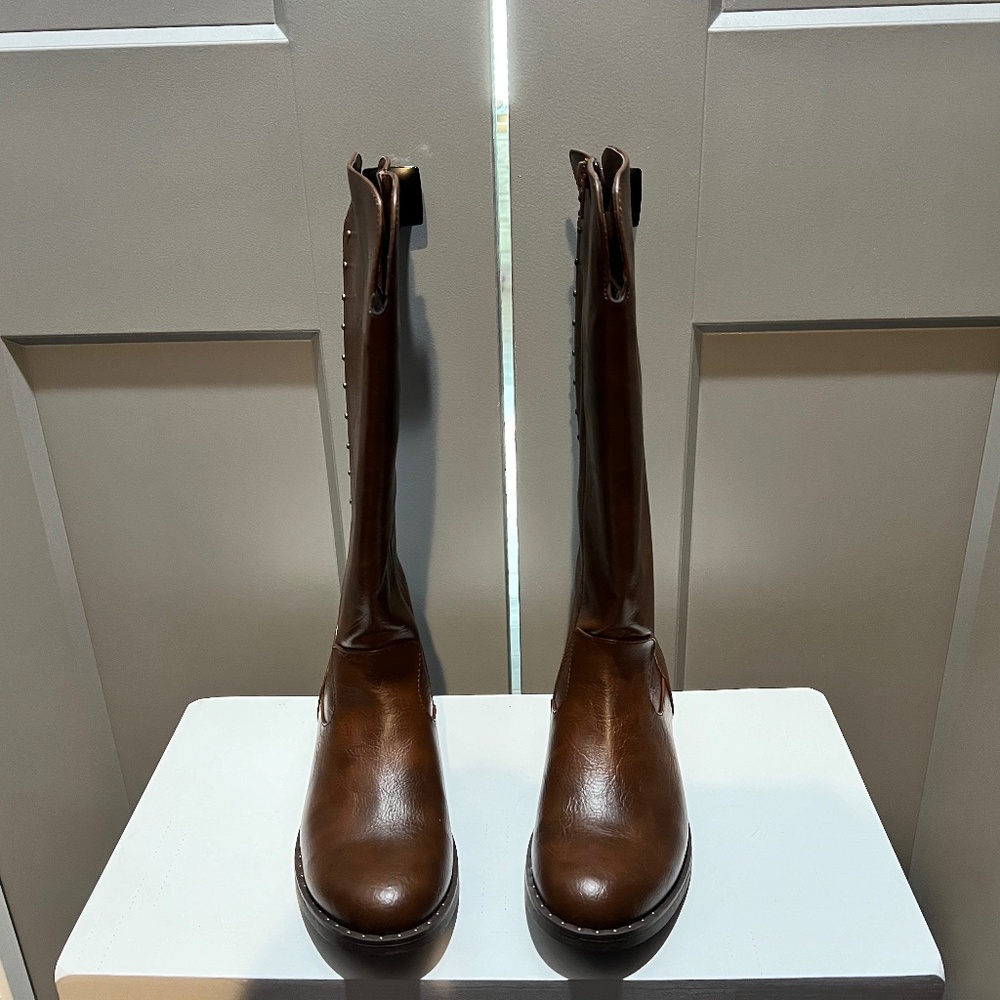 Brand New in box Kids Boots Size 3M Brown